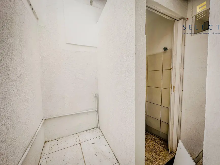 Loja com 1 quarto para alugar, 16m2 em Centro, Santa Maria - RS - imagem 5 Foto 5 de Loja com 1 quarto para alugar, 16m2 em Centro, Santa Maria - RS