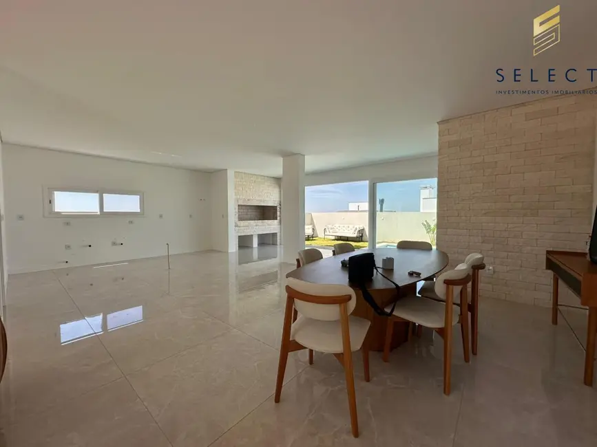 Foto 4 de Casa com 4 quartos à venda, 264m2 em Tomazetti, Santa Maria - RS