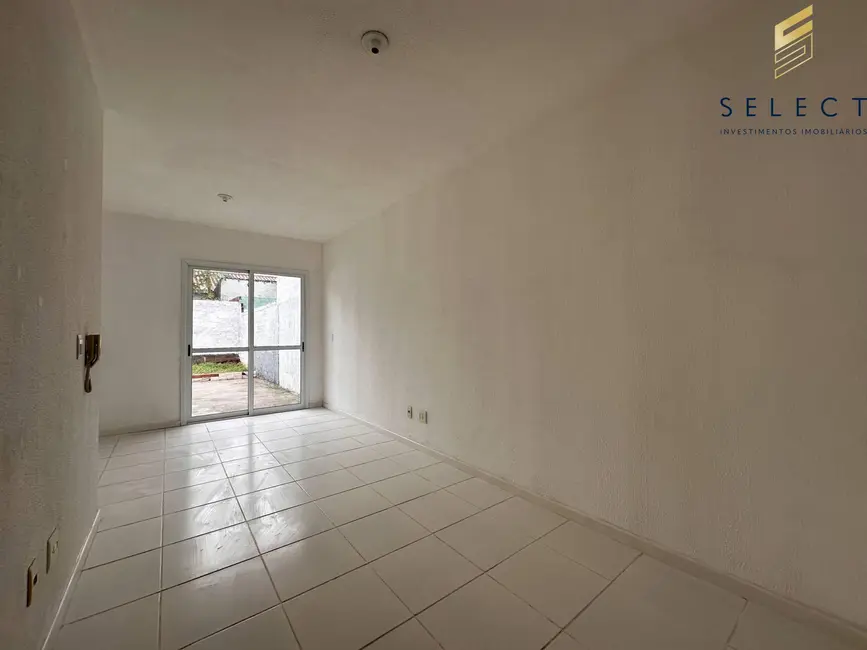 Foto 4 de Casa de Condomínio com 2 quartos para alugar, 70m2 em Nossa Senhora de Lourdes, Santa Maria - RS