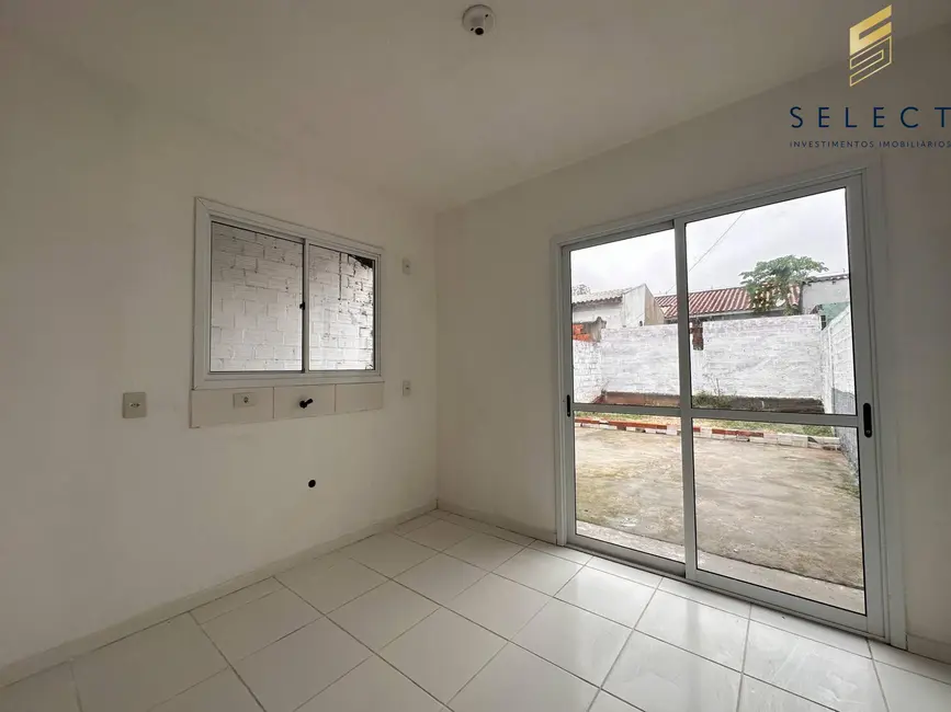 Foto 6 de Casa de Condomínio com 2 quartos para alugar, 70m2 em Nossa Senhora de Lourdes, Santa Maria - RS