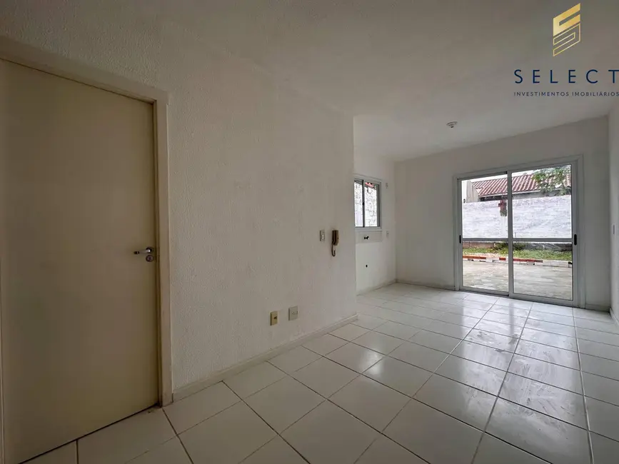 Foto 2 de Casa de Condomínio com 2 quartos para alugar, 70m2 em Nossa Senhora de Lourdes, Santa Maria - RS