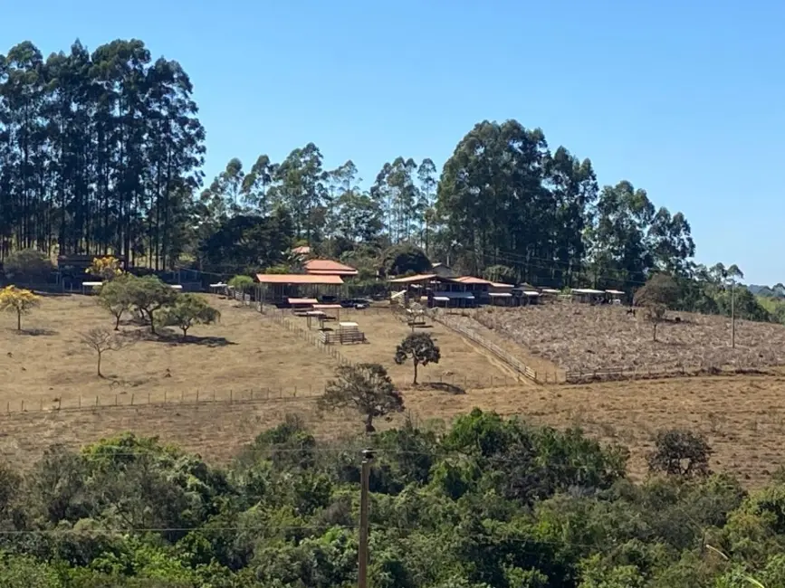 Foto 1 de Sítio / Rancho à venda em Desterro De Entre Rios - MG