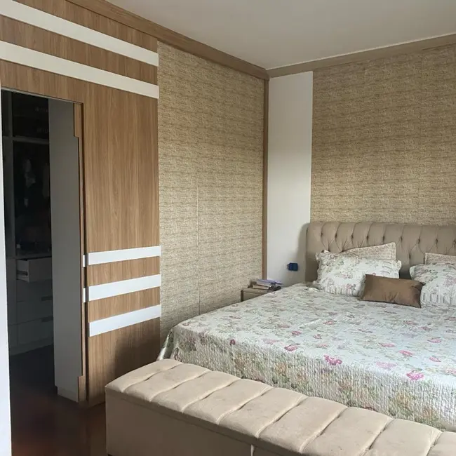 Foto 5 de Casa com 6 quartos à venda, 450m2 em Centro, Entre Rios De Minas - MG