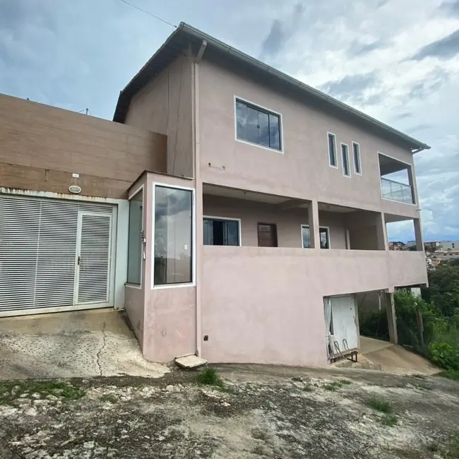 Foto 1 de Casa com 6 quartos à venda, 450m2 em Centro, Entre Rios De Minas - MG