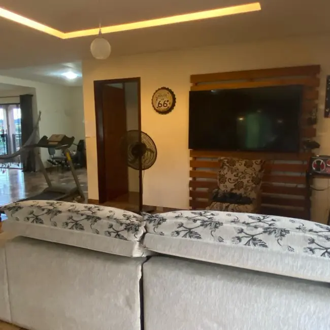 Foto 3 de Casa com 6 quartos à venda, 450m2 em Centro, Entre Rios De Minas - MG