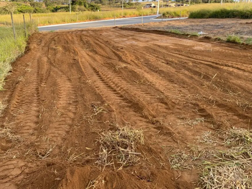Foto 1 de Terreno / Lote à venda, 300m2 em Desterro De Entre Rios - MG
