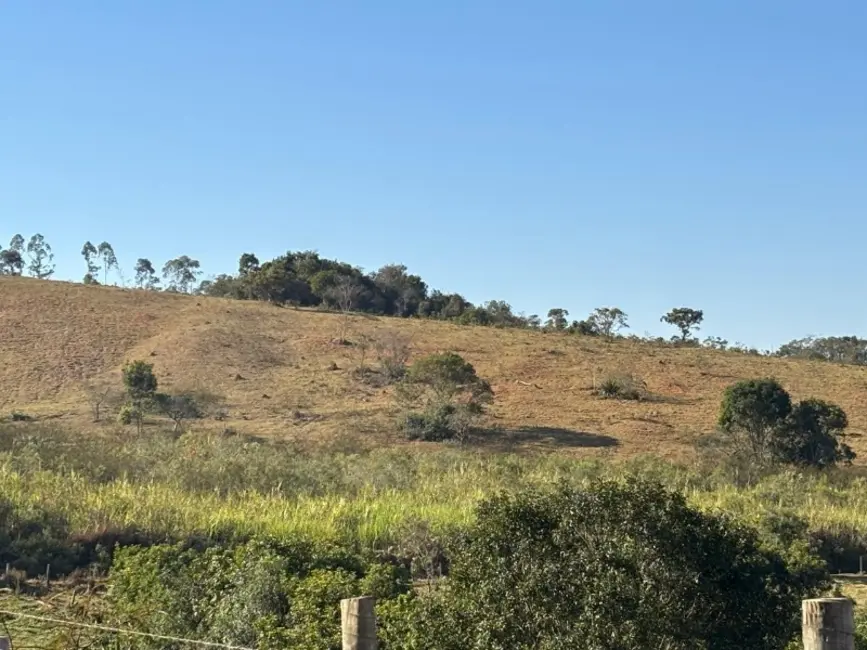 Foto 1 de Terreno / Lote à venda, 180000m2 em Desterro De Entre Rios - MG