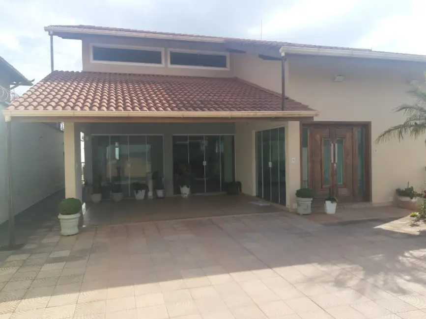 Foto 1 de Casa com 3 quartos à venda, 700m2 em Entre Rios De Minas - MG