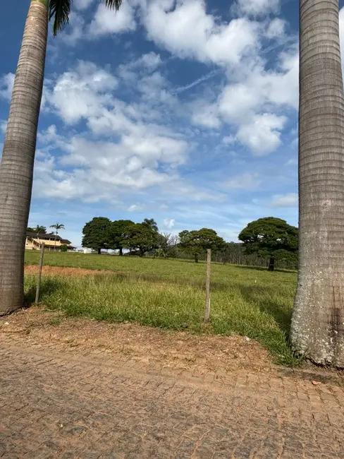 Foto 1 de Terreno / Lote à venda, 240m2 em Entre Rios De Minas - MG