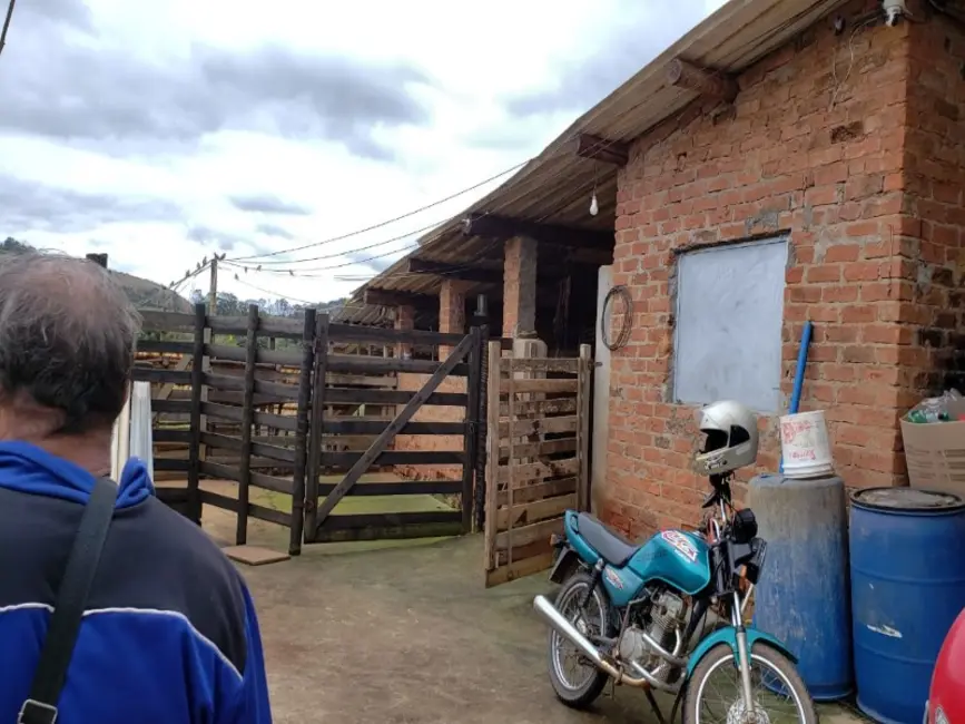 Sítio / Rancho à venda em Entre Rios De Minas - MG - imagem 8 Foto 8 de Sítio / Rancho à venda em Entre Rios De Minas - MG