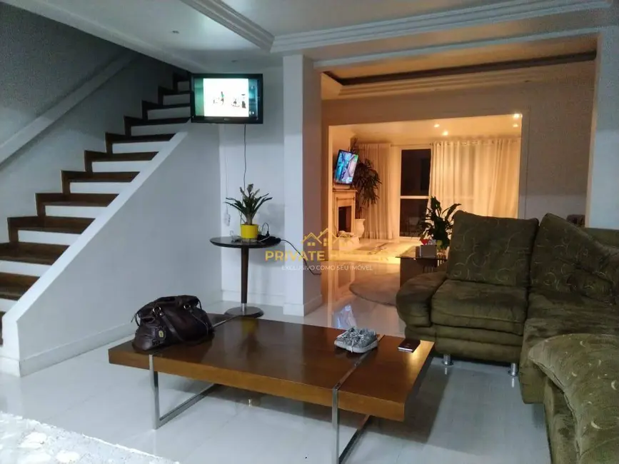 Casa de Condomínio com 4 quartos à venda e para alugar, 360m2 em Santana De Parnaiba - SP - imagem 3 Foto 3 de Casa de Condomínio com 4 quartos à venda e para alugar, 360m2 em Santana De Parnaiba - SP