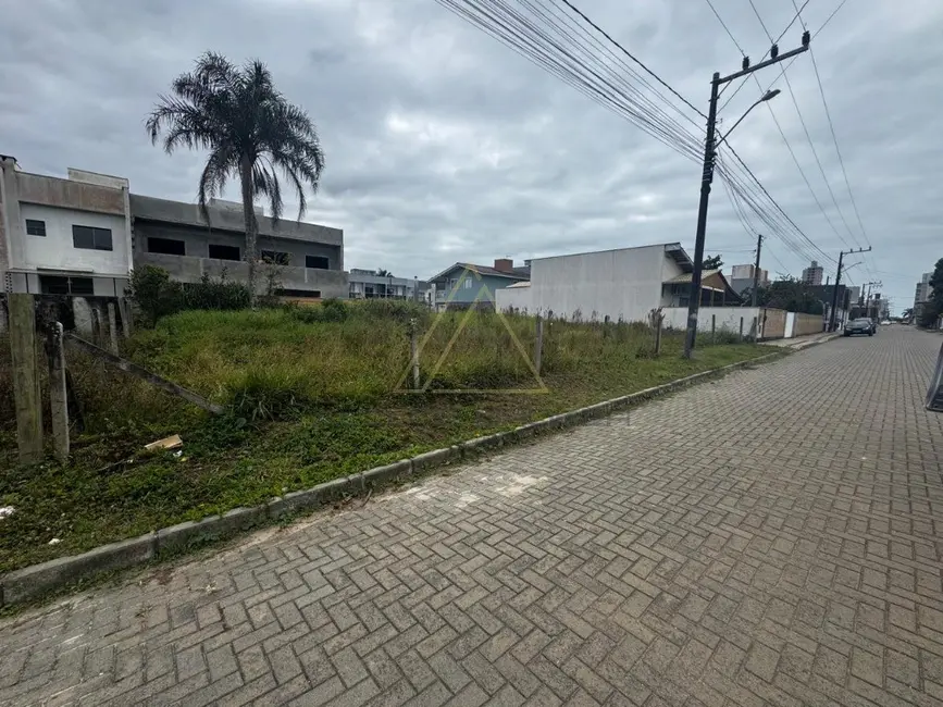Foto 1 de Terreno / Lote à venda, 500m2 em Balneario Picarras - SC
