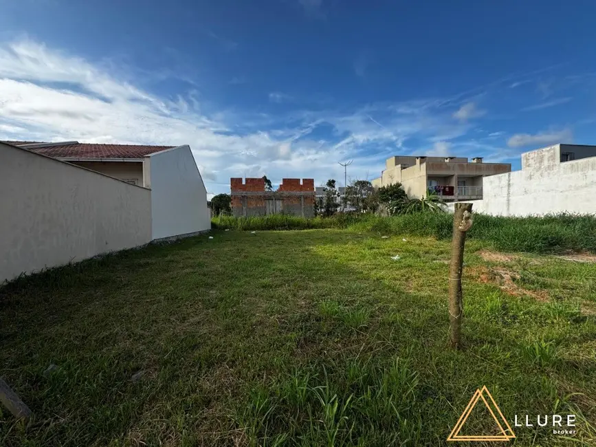 Foto 1 de Terreno / Lote à venda, 258m2 em Balneario Picarras - SC