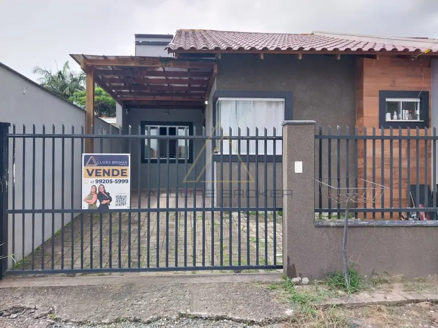 Foto 1 de Casa com 3 quartos à venda, 75m2 em Balneario Picarras - SC