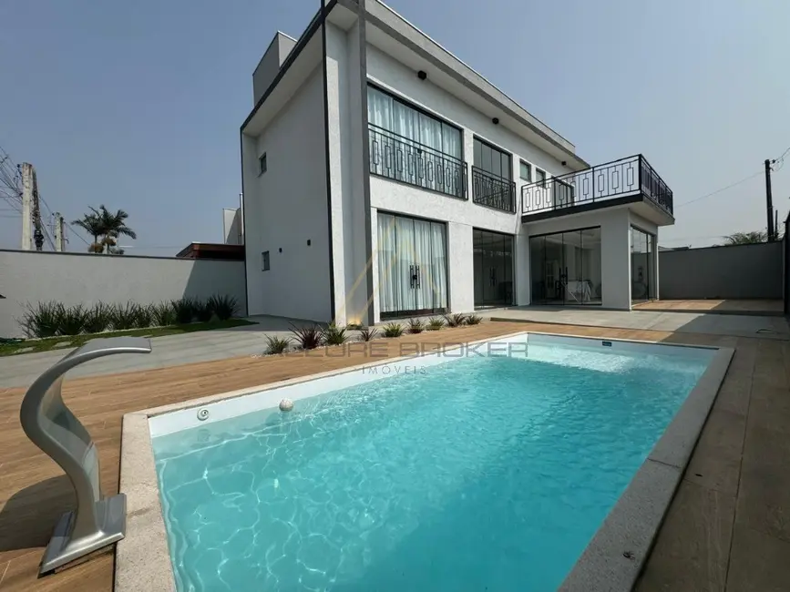 Foto 1 de Casa com 4 quartos à venda, 195m2 em Balneario Picarras - SC