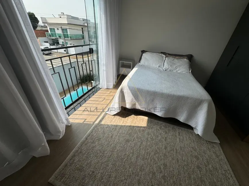 Foto 2 de Casa com 4 quartos à venda, 195m2 em Balneario Picarras - SC