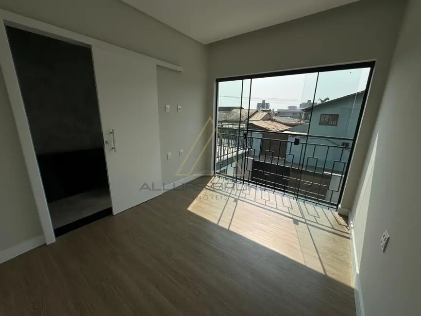 Foto 4 de Casa com 4 quartos à venda, 195m2 em Balneario Picarras - SC