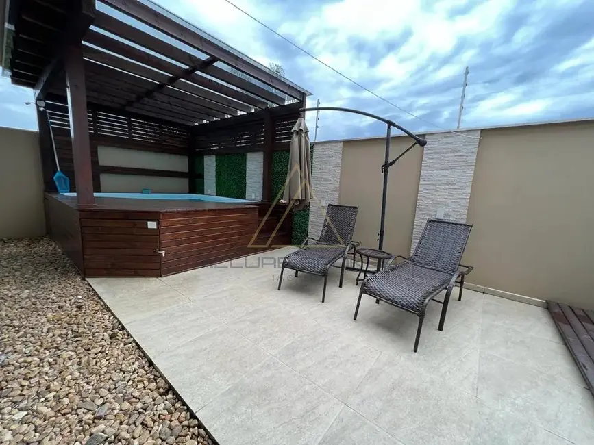 Foto 2 de Casa com 4 quartos à venda, 380m2 em Balneario Picarras - SC