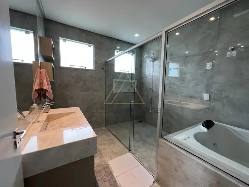 Foto 7 de Casa com 4 quartos à venda, 380m2 em Balneario Picarras - SC