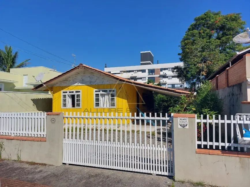 Foto 1 de Terreno / Lote à venda, 366m2 em Centro, Balneario Picarras - SC
