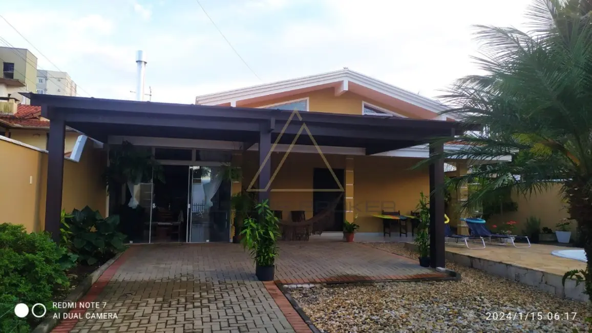 Foto 1 de Casa com 4 quartos à venda, 147m2 em Balneario Picarras - SC