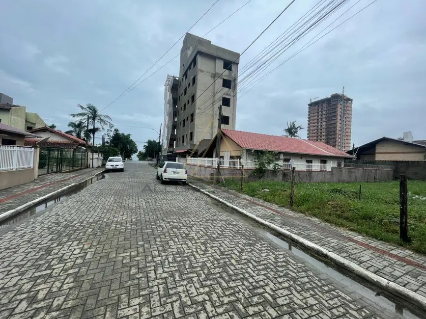 Foto 3 de Terreno / Lote à venda, 282m2 em Balneario Picarras - SC