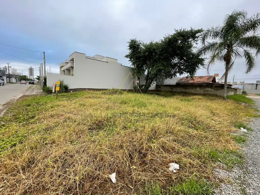 Foto 1 de Terreno / Lote à venda, 250m2 em Balneario Picarras - SC