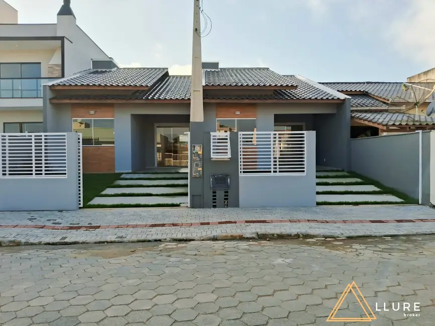 Foto 1 de Casa com 2 quartos à venda, 75m2 em Balneario Picarras - SC