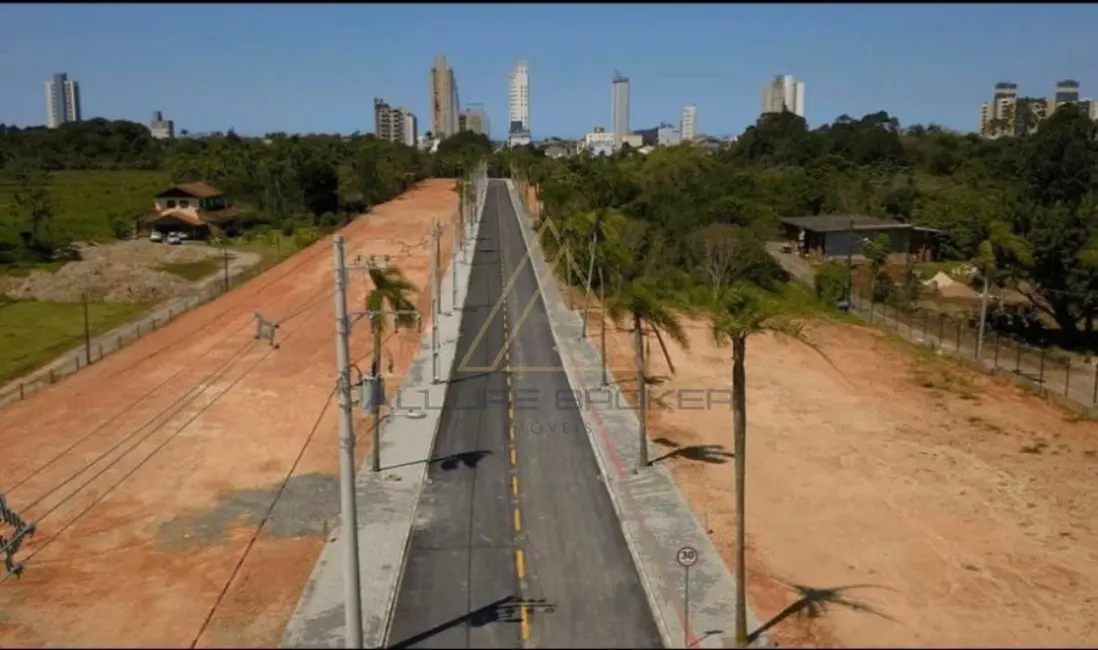 Foto 3 de Terreno / Lote à venda, 360m2 em Balneario Picarras - SC