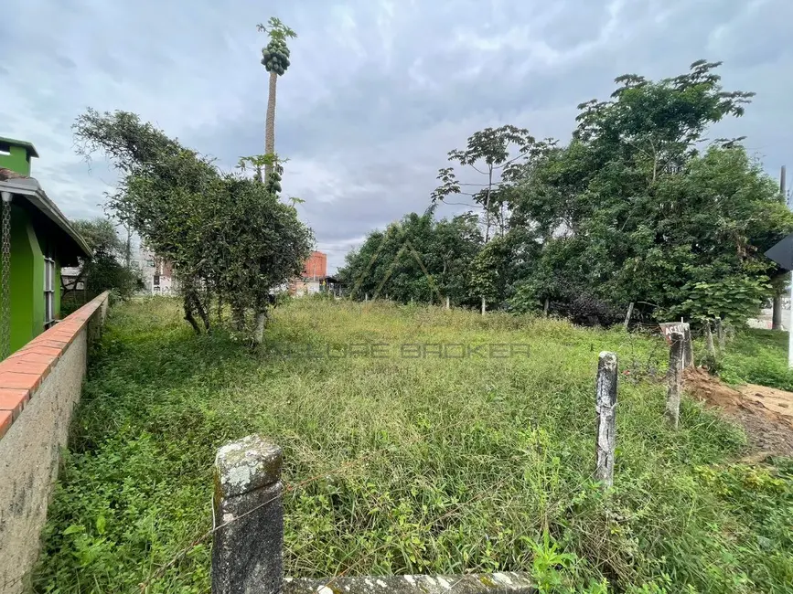 Foto 2 de Terreno / Lote à venda, 260m2 em Balneario Picarras - SC