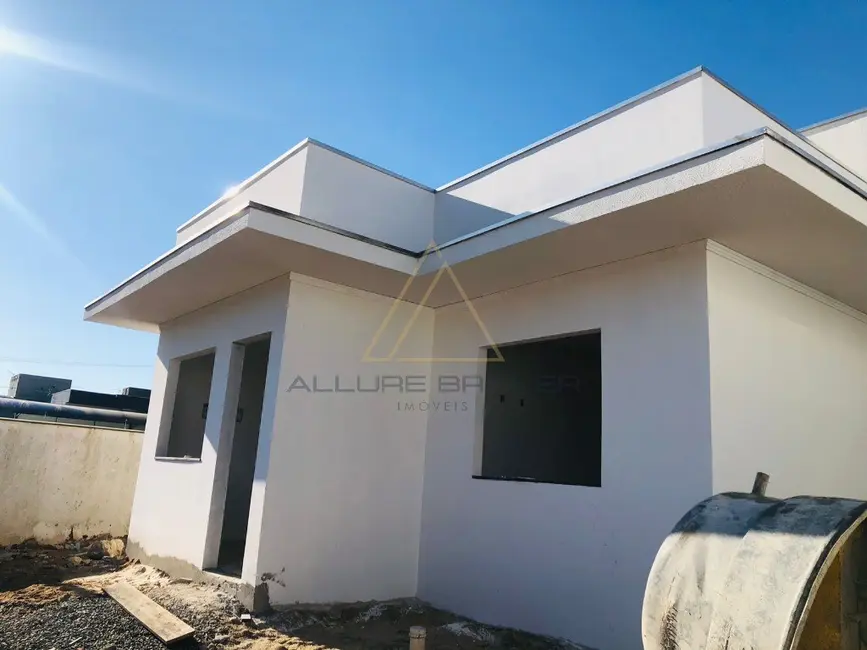 Foto 1 de Casa com 2 quartos à venda, 58m2 em Balneario Picarras - SC