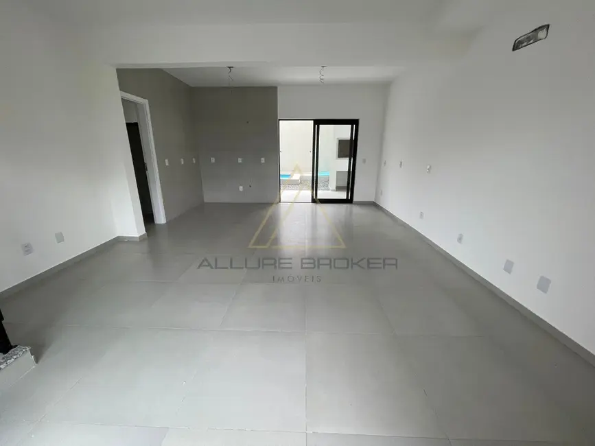 Foto 2 de Casa com 3 quartos à venda, 108m2 em Balneario Picarras - SC