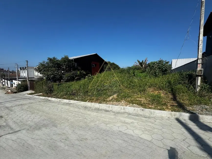 Foto 1 de Terreno / Lote à venda, 260m2 em Balneario Picarras - SC