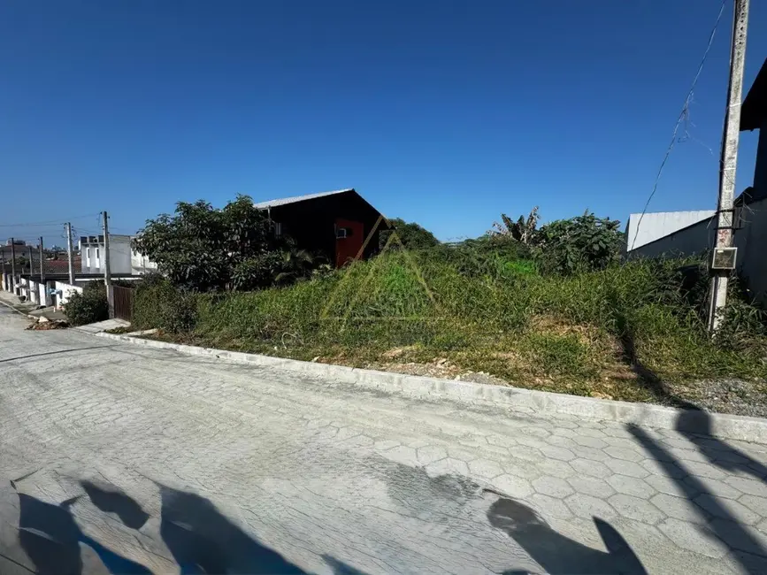Foto 2 de Terreno / Lote à venda, 260m2 em Balneario Picarras - SC
