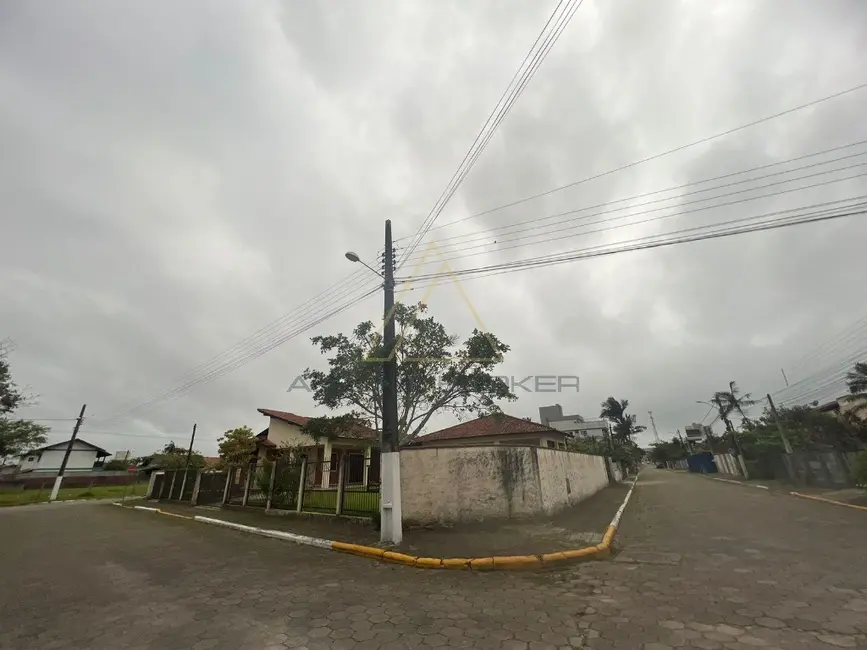 Foto 1 de Casa com 2 quartos à venda, 124m2 em Centro, Balneario Picarras - SC