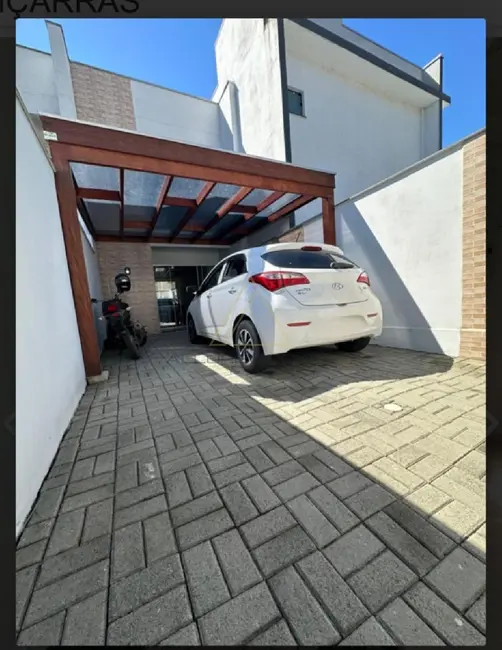 Foto 1 de Casa com 2 quartos à venda, 87m2 em Balneario Picarras - SC