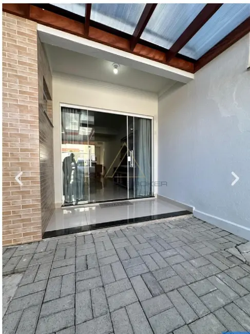 Foto 2 de Casa com 2 quartos à venda, 87m2 em Balneario Picarras - SC