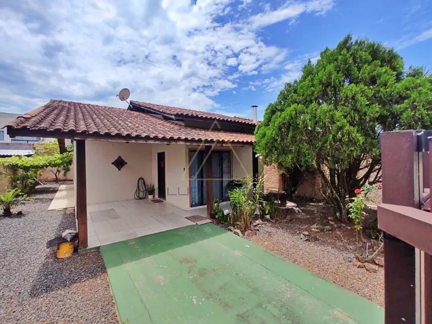 Foto 1 de Casa com 2 quartos à venda, 84m2 em Centro, Balneario Picarras - SC