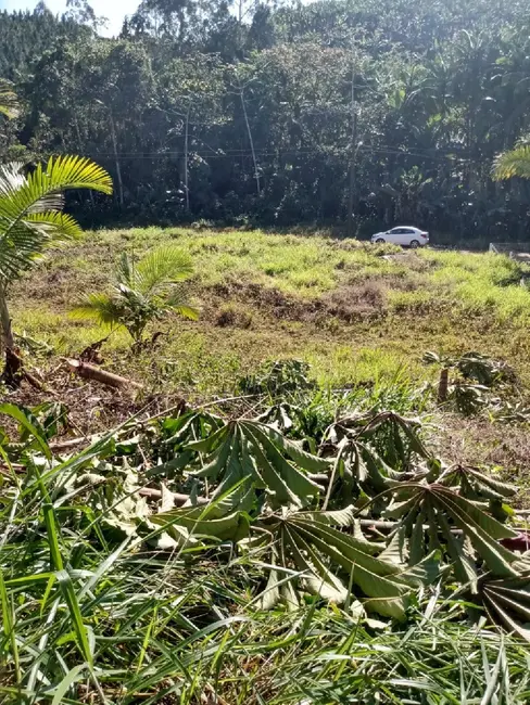 Foto 1 de Terreno / Lote à venda, 2680m2 em Balneario Picarras - SC