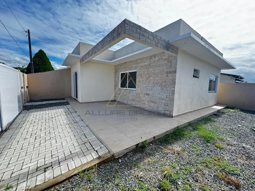 Foto 1 de Casa com 2 quartos para alugar, 77m2 em Balneario Picarras - SC