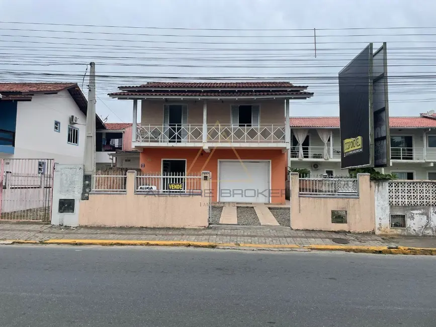 Foto 1 de Casa com 3 quartos à venda, 170m2 em Centro, Balneario Picarras - SC