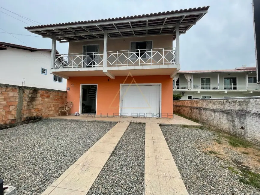 Foto 2 de Casa com 3 quartos à venda, 170m2 em Centro, Balneario Picarras - SC