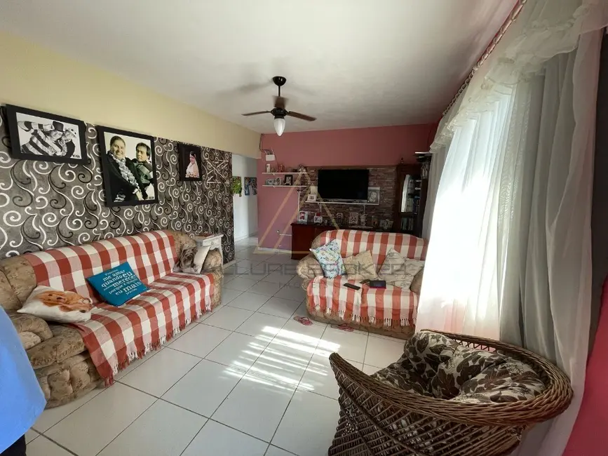 Foto 5 de Casa com 4 quartos à venda, 210m2 em Centro, Balneario Picarras - SC