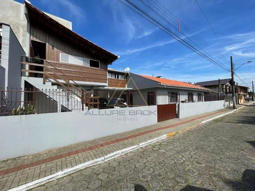 Foto 2 de Casa com 4 quartos à venda, 210m2 em Centro, Balneario Picarras - SC