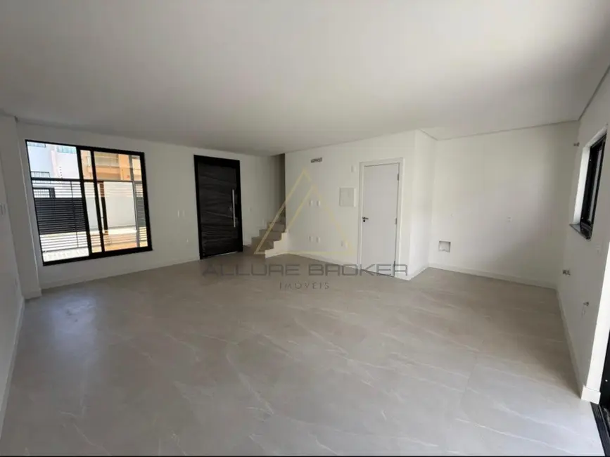 Foto 3 de Casa com 3 quartos à venda, 95m2 em Balneario Picarras - SC