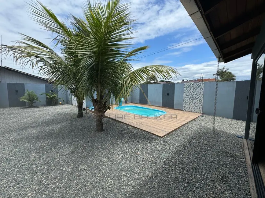 Foto 2 de Casa com 3 quartos à venda, 110m2 em Balneario Picarras - SC