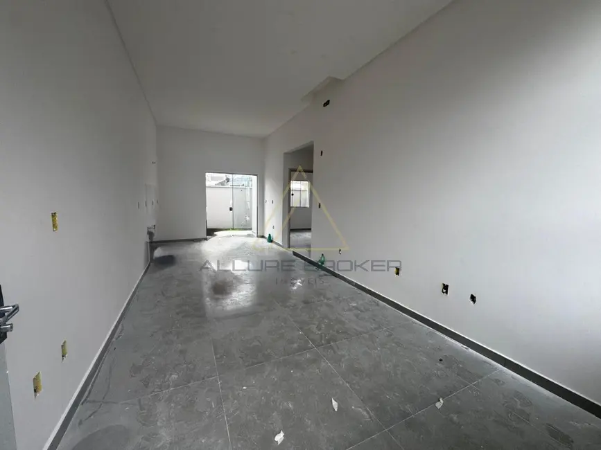 Foto 2 de Casa com 2 quartos para alugar, 60m2 em Balneario Picarras - SC