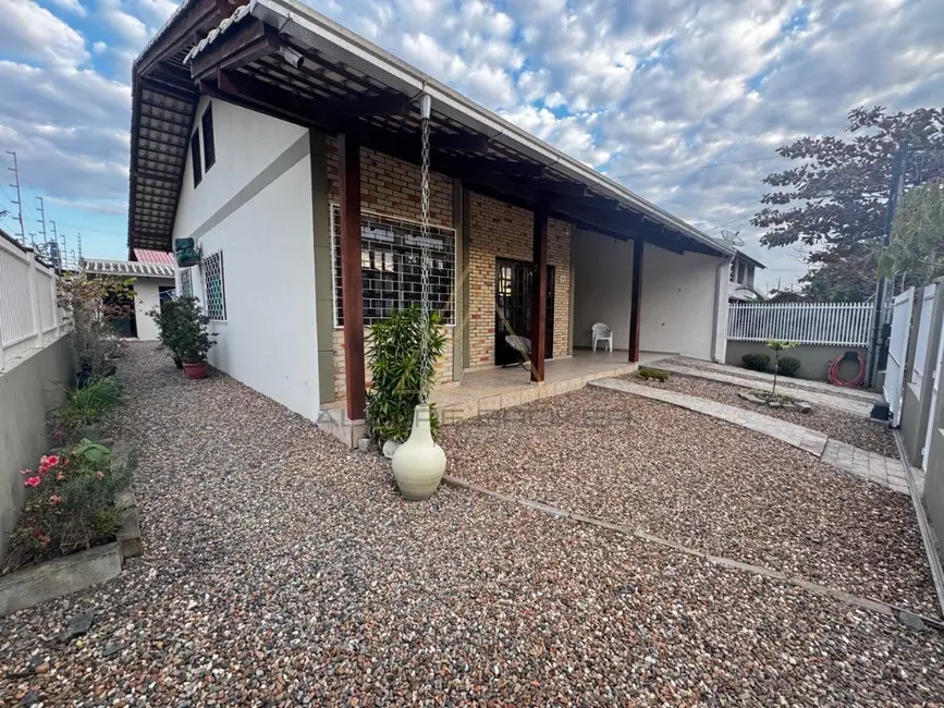 Foto 1 de Casa com 3 quartos à venda, 92m2 em Balneario Picarras - SC