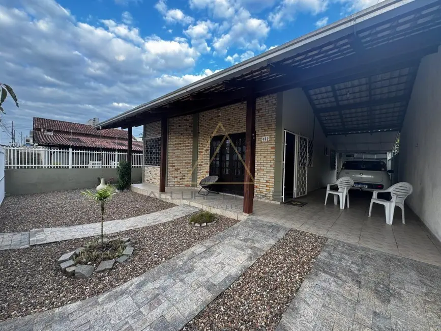 Foto 2 de Casa com 3 quartos à venda, 92m2 em Balneario Picarras - SC