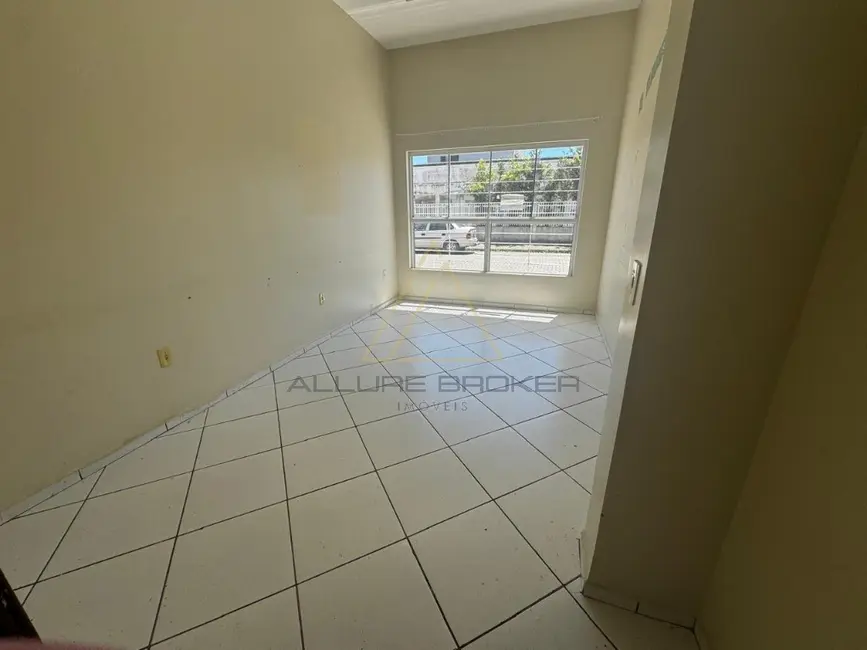 Foto 7 de Sala Comercial para alugar, 450m2 em Balneario Picarras - SC